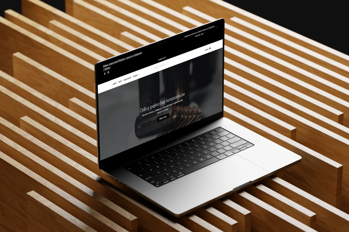 01 Free Macbook Pro Mockup On Wood (7) parasailing paralotnia